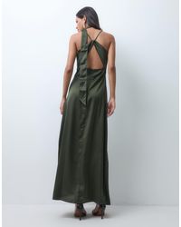 Jdy - Robe longue en satin à col bénitier avec dos nu et écharpe foncé - Lyst