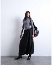 TOPSHOP - Falda Larga Negra Técnica Con Bajo Abullonado Y Detalle De Costuras De - Lyst