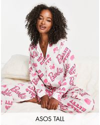 ASOS Asos Design Tall - Barbie X Hello Kitty - Pyjamaset Van Modal Met Overhemd En Broek - Roze