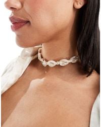 ASOS - Collarino Con Conchiglie Sintetiche Neutre - Lyst