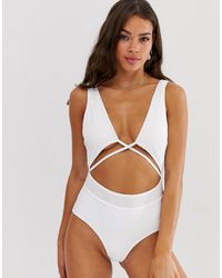 Playful Promises Maillot 1 pièce effet croisé avec devant en crochet - Blanc