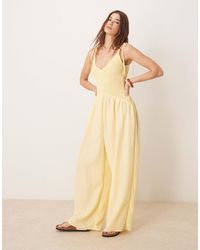 ASOS - Combinaison froissée en polyester à taille basse et col v - jaune citron - Lyst