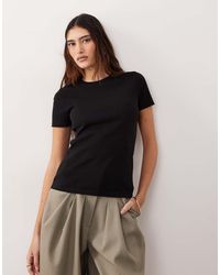 ARRANGE - Sculpted Crew Neck T-Shirt - Lyst