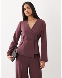 Aware - Blazer Sartoriale Con Scollo A V E Dettaglio Avvolgente Bordeaux - Lyst