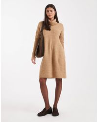 ONLY - Robe pull courte en maille à col roulé - beige - Lyst