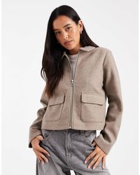 ONLY - Veste courte et zippée en aspect laine - taupe - Lyst