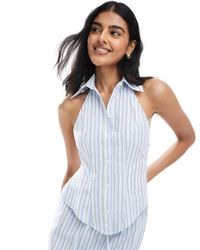 ASOS - – ärmelloses, hinten gebundenes neckholder-hemd mit streifen, kombiteil - Lyst