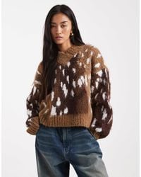 ASOS - Pull coupe carrée à col haut en v et imprimé faon - marron - Lyst