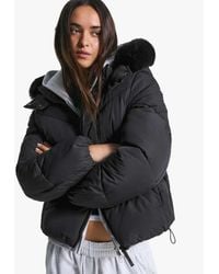Bershka - Gewatteerd Jack Met Capuchon Met Imitatiebont - Lyst