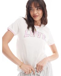 ONLY - T-shirt squadrata bianca con stampa "love" - Lyst