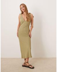 Pretty Lavish - Vestido Semilargo Verde Con Lazo En Los Hombros De Crepé Piper De - Lyst