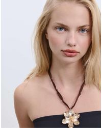 Stradivarius - – kordelkette mit blumenanhänger - Lyst
