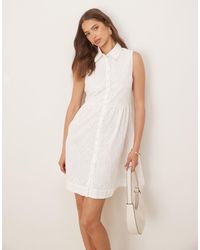 Y.A.S - Robe boutonnée courte et sans manches en broderie anglaise - Lyst