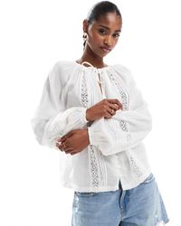ONLY - Top noué à l'avant avec manches longues et détails brodés - Lyst