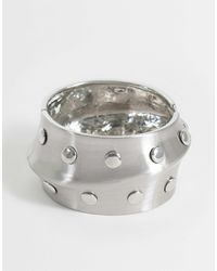 Reclaimed Vintage - Bracelet jonc avec détail clous - Lyst