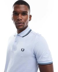 Fred Perry - Polo En Azul Claro Con Ribete Doble De - Lyst