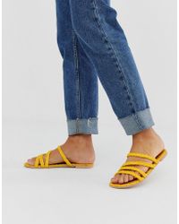 ASOS Felix - Flache Bastsandalen - Gelb