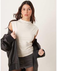 Abercrombie & Fitch - Mouwloze Hoogsluitende Top - Lyst