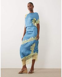 Never Fully Dressed - Millie Satijnen Maxi-Rok Met Hoge Taille, Asymmetrische Zoom En Kanten Detail - Lyst