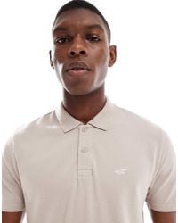 Hollister - Polo A Maniche Corte Color Crema Con Logo Sul Petto - Lyst