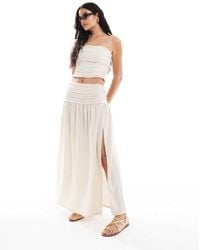 ASOS - Gonna Lunga Arricciata Sul Lato E Con Vita Scesa Color Pietra Testurizzato Con Spacco - Lyst