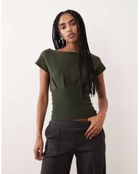 Motel - Elin Pearl Button Short Sleeve Cropped Detail Ruched Knit Top - Lyst