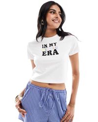 Pieces - Camiseta Blanca Con Diseño Encogido Y Estampado "Delulu" De Canalé De - Lyst
