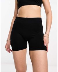 Vero Moda - Pantaloncini Leggings Modellanti Neri - Lyst