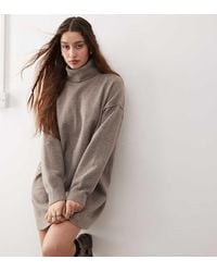 Weekday - Vestido Corto Color Topo Con Cuello Vuelto De Punto De Mezcla De Lana Annie Exclusivo En Asos De -Gris - Lyst