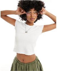 Monki - Short Sleeve Crinkle T-shirt With Lettuce Hem Detail - Lyst