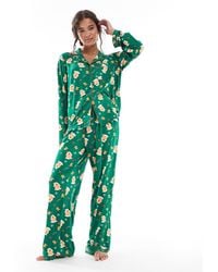 Loungeable - – pyjama bestehend aus geknöpftem hemd und langer hose, mit mehrfarbigem lebkuchenmann-muster - Lyst