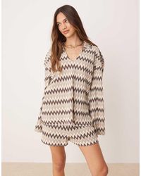 ASOS - Pantalones Muy Cortos Marrones A Rayas Chevrón De (Parte De Un Conjunto) - Lyst