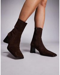 ASOS - Ramona - bottines à talon et bout carré en daim - chocolat - Lyst
