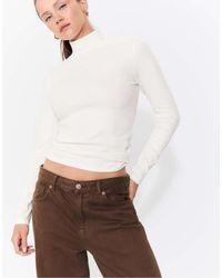 Stradivarius - T-Shirt Basic Accollata Écru - Lyst