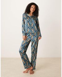 Chelsea Peers - Pyjama Van Polyester Met Lange Mouwen, Reverskraag En Dansende Tijgerprint - Lyst
