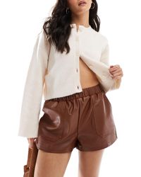Miss Selfridge - Short à enfiler en similicuir - fauve - Lyst