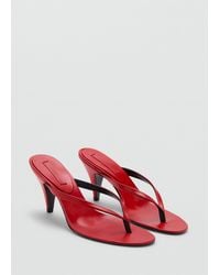 Mango - Starring hailey bieber – zehensteg-sandaletten aus 100% leder - Lyst