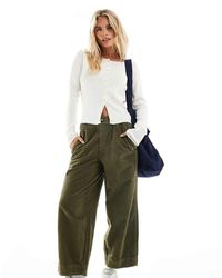 ASOS - Pantalones Caquis De Corte Barrel De Pana Abullonada De Asos Design Petite-Verde - Lyst