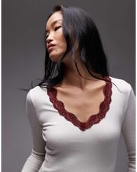 ASOS - Geribbelde Top Met Lange Mouwen En Kanten Detail - Lyst