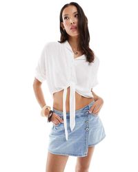 ONLY - Camicia Taglio Corto Bianca Annodata Sul Davanti - Lyst