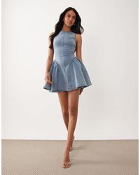TFNC London - Robe courte en jean stretch à encolure bateau et jupe évasée - Lyst
