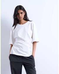 TOPSHOP - T-Shirt Color Avorio Con Dettaglio Attorcigliato - Lyst