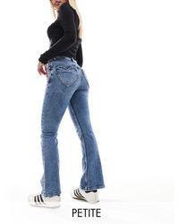 Miss Selfridge - Jeans a zampa lavaggio medio con tasche a forma di cuore - Lyst