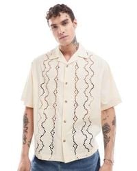 ASOS - Chemise coupe carrée oversize à manches courtes et col à revers avec détails en broderie anglaise - sable - Lyst
