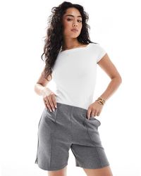 Stradivarius - Pantaloncini Da Jogging Grigi Con Cuciture Sul Davanti - Lyst