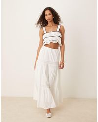 Gina Tricot - Falda Midi Blanca Con Diseño Escalonado De Encaje De - Lyst