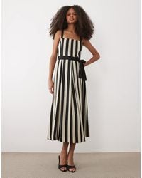 Mango - Vestito Midi A Pieghe Con Scollo Squadrato E Crema A Righe - Lyst
