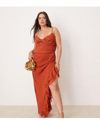 ASOS - Vestido Largo Color Óxido Drapeado Con Detalle De Tiras Y Volantes De Tejido Rugoso De Asos Design Curve-Rojo - Lyst