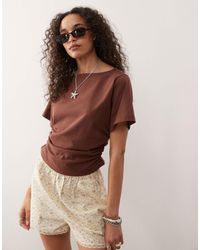 Reclaimed (vintage) - T-shirt à encolure bateau et taille cintrée avec détails froncés - chocolat - Lyst