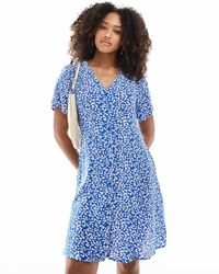 ONLY - Vestido Corto Azul Oscuro Con Estampado Floral, Cuello De Pico Y Lazada En La Cintura De - Lyst